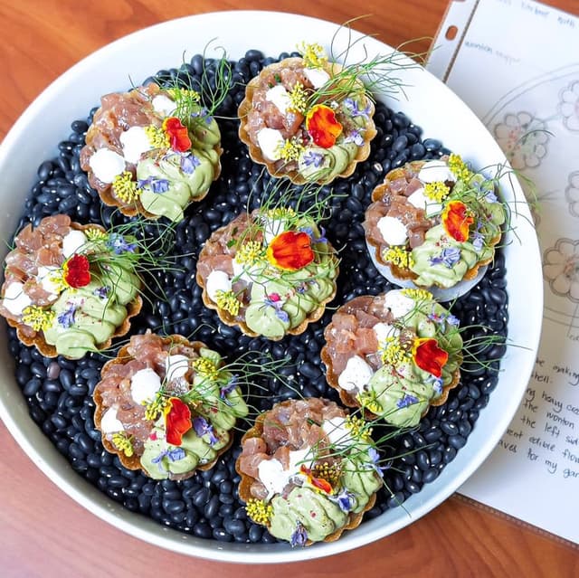 Leslie V's gallery image 13